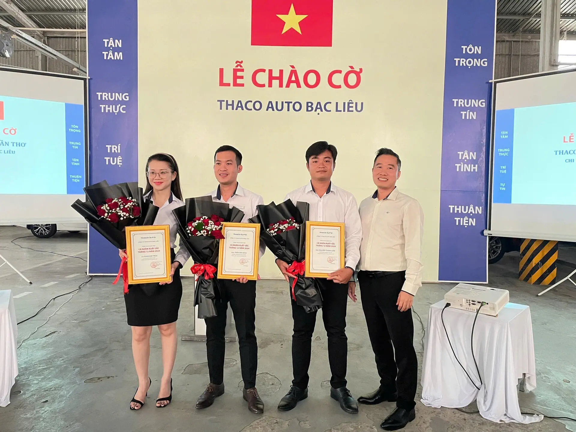 THACO AUTO Bạc Liêu tổ chức lễ chào cờ đầu năm 2025